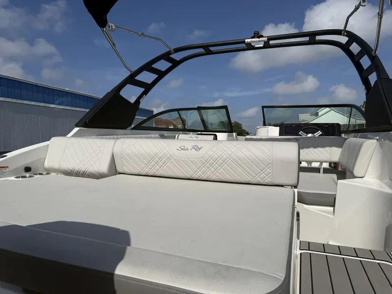 Slide: The Image of Sea Ray SDX 250 Outboard 2026 - 4