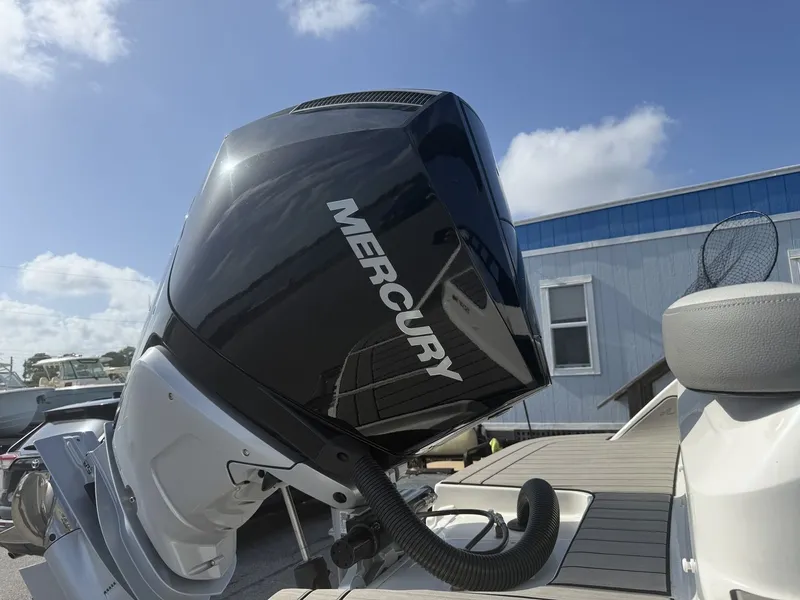 Slide: The Image of Sea Ray SDX 250 Outboard 2026 - 18