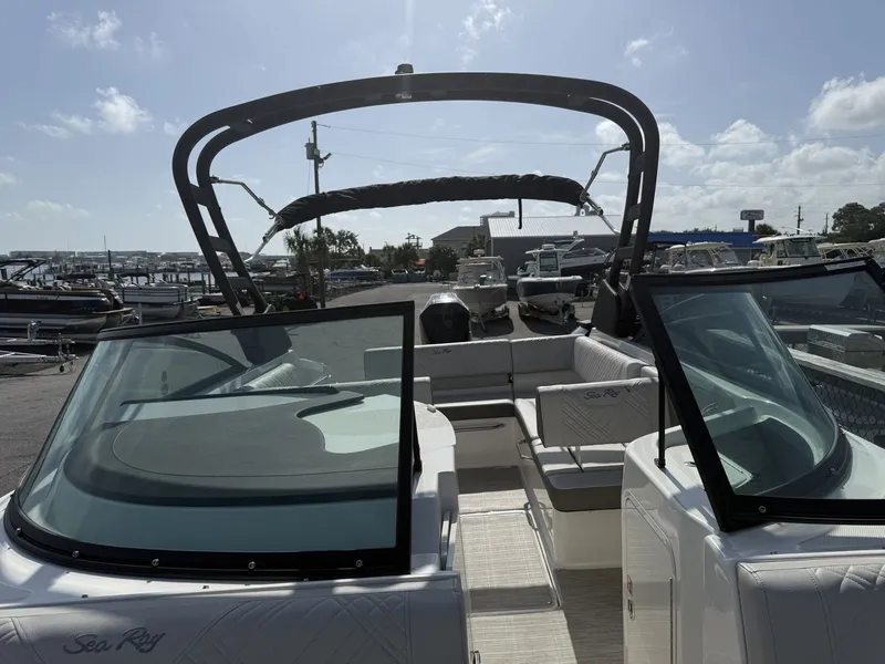 Slide: The Image of Sea Ray SDX 250 Outboard 2026 - 16