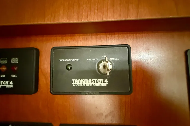Slide: The Image of TankMaster 4 discharge pump controller on 2006 Pro-Line 32 Express boat. - 11