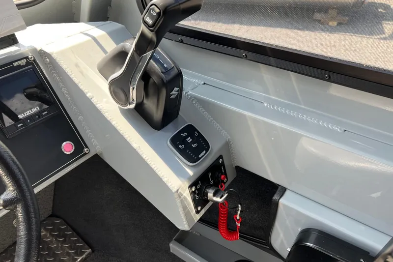 Slide: The Image of Control panel of a 2021 Hewescraft 220 Ocean Pro ET boat with Suzuki throttle. - 24