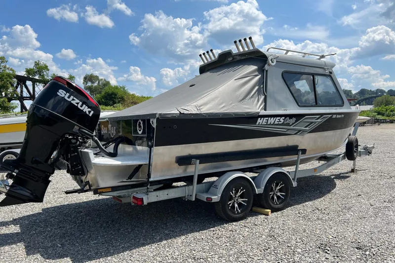 Slide: The Image of 2021 Hewescraft 220 Ocean Pro ET boat with Suzuki outboard motor on trailer. - 3