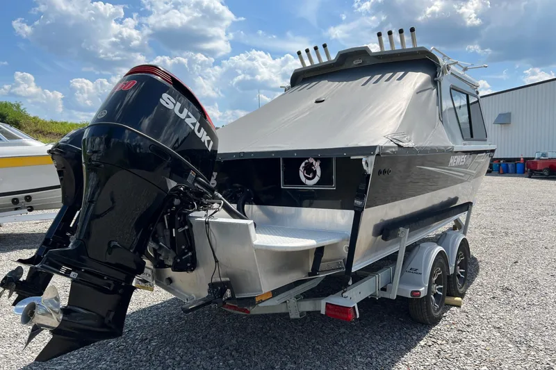 Slide: The Image of 2021 Hewescraft 220 Ocean Pro ET boat with Suzuki outboard motor on trailer. - 4