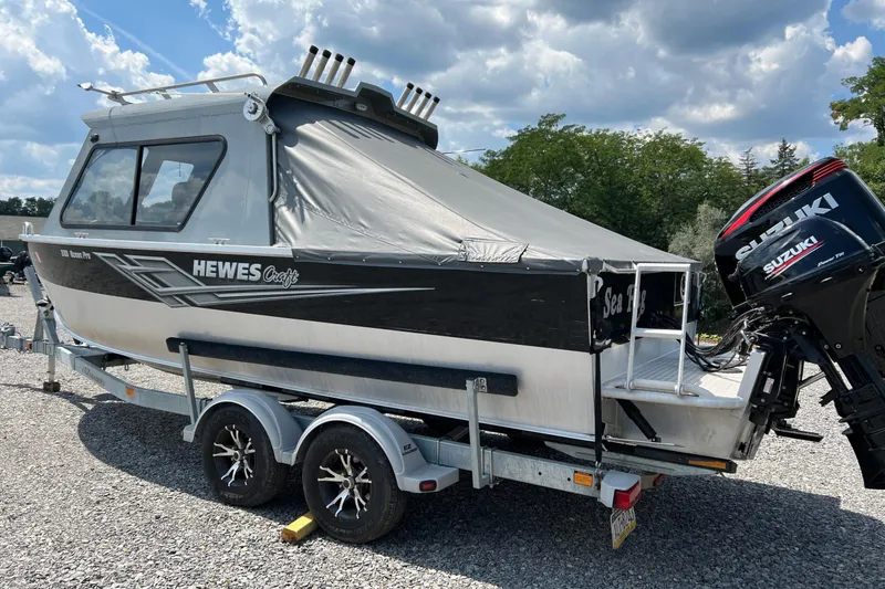 Slide: The Image of 2021 Hewescraft 220 Ocean Pro ET boat on trailer with Suzuki outboard motor. - 6