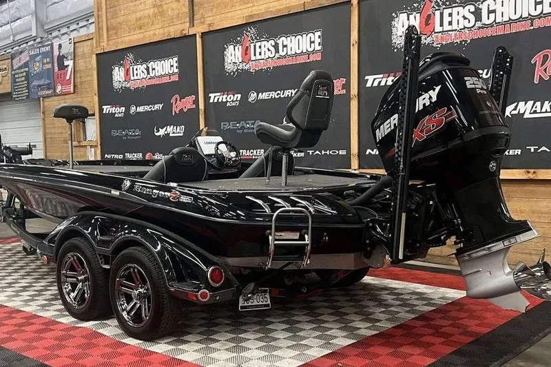 Slide: The Image of 2018 Ranger Z520C boat with Mercury engine on display at Angler's Choice showroom. - 4