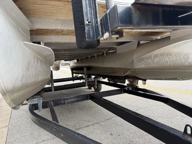 Slide: The Image of Underneath view of a 2008 Bennington 2277FSi pontoon boat on a trailer. - 4