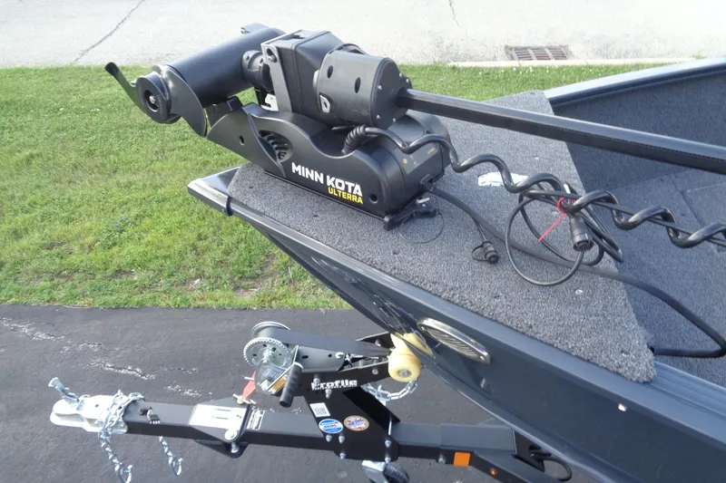 Slide: The Image of 2025 Lund 1675 Adventure SS with Minn Kota Ulterra trolling motor on trailer. - 10