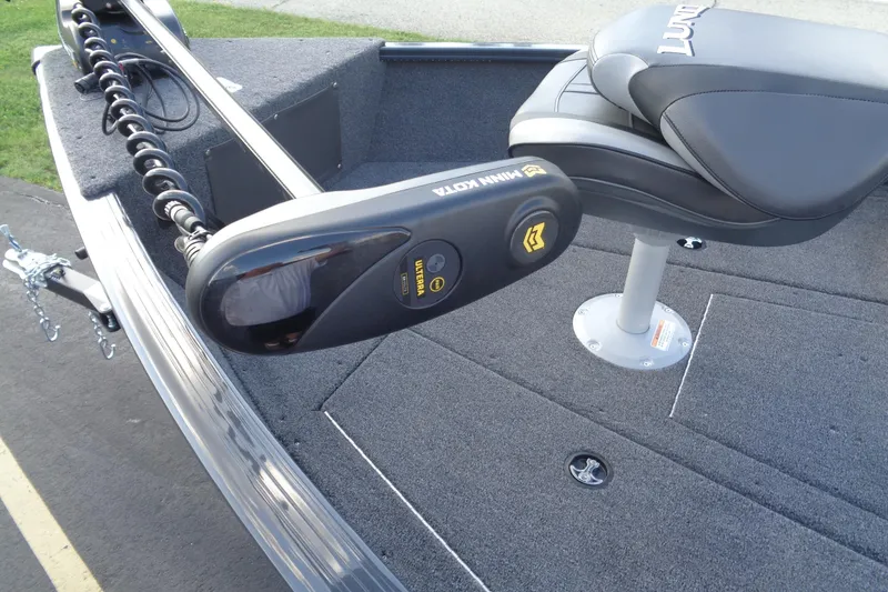 Slide: The Image of 2025 Lund 1675 Adventure SS boat with Minn Kota trolling motor and cushioned seat. - 11