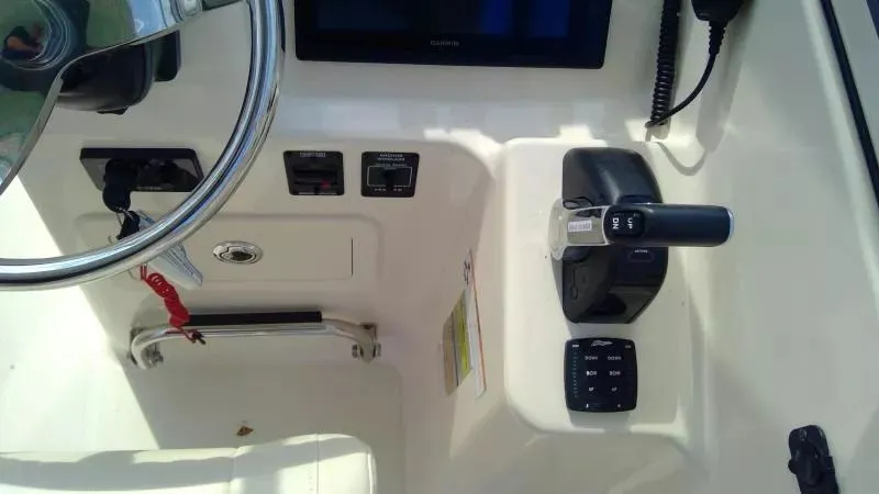 Slide: The Image of Grady-White FREEDOM 255 2017 - 24