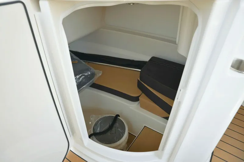 Slide: The Image of Sea Ray SDX 230 Surf 2026 - 16