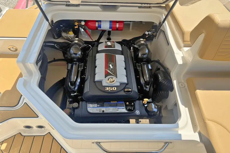 Slide: The Image of Sea Ray SDX 230 Surf 2026 - 25