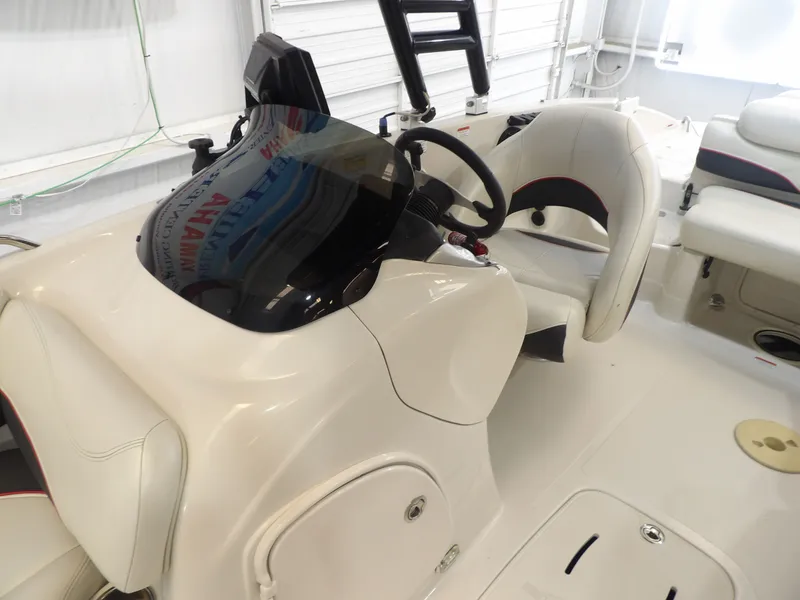 Slide: The Image of Tahoe 215XI 2015 - 18