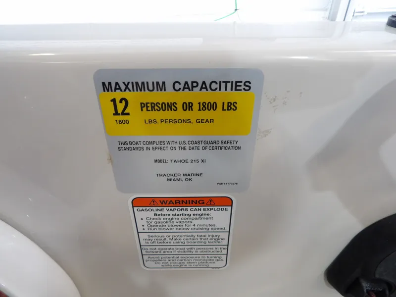 Slide: The Image of Tahoe 215XI 2015 - 23