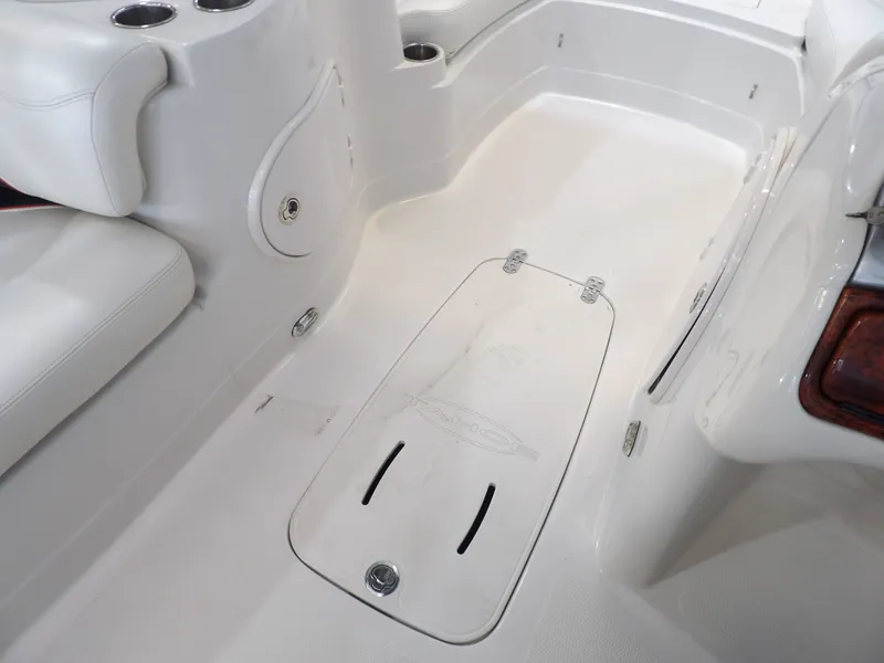 Slide: The Image of Tahoe 215XI 2015 - 27