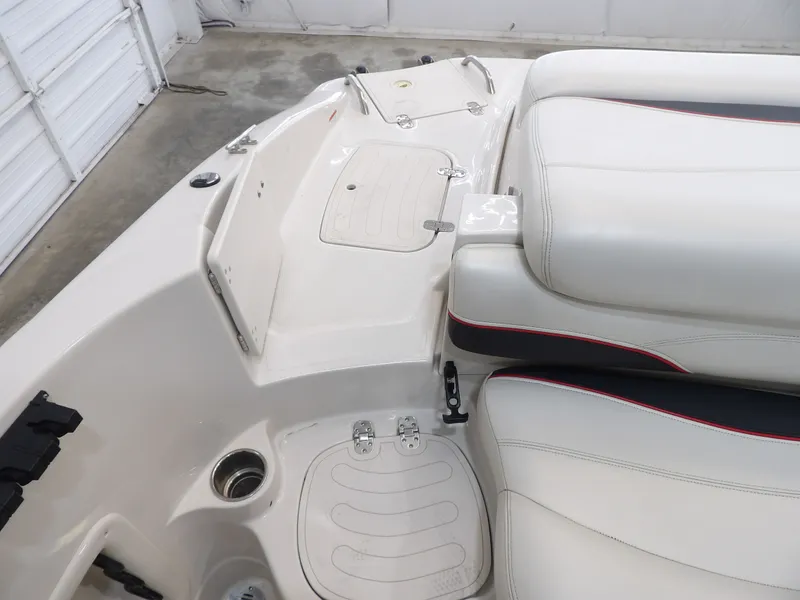 Slide: The Image of Tahoe 215XI 2015 - 30