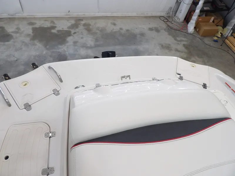 Slide: The Image of Tahoe 215XI 2015 - 31