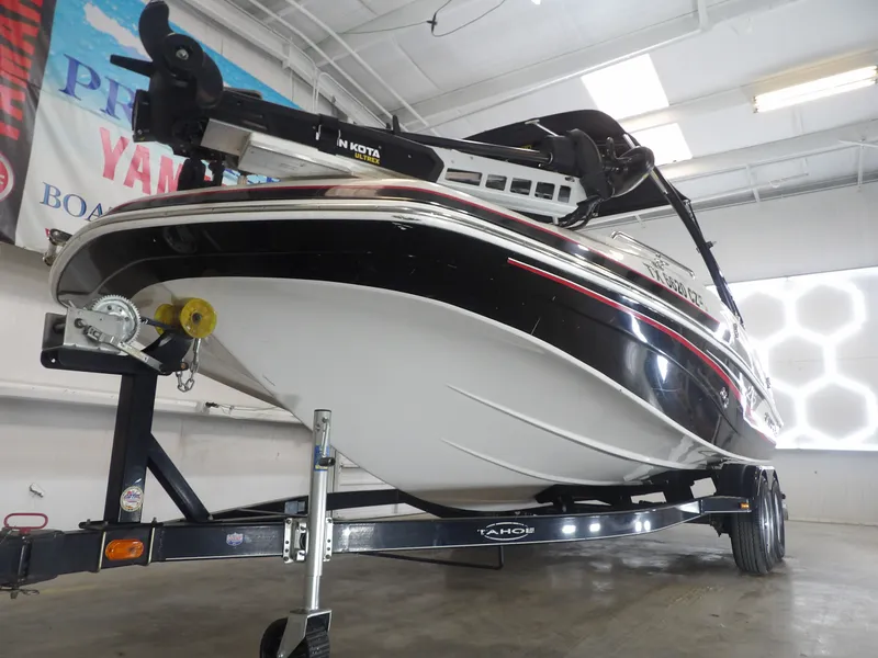 Slide: The Image of Tahoe 215XI 2015 - 5