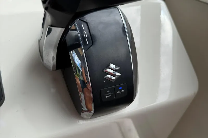 Slide: The Image of Throttle control of 2022 Guthrie Boatworks A&M Custom Pontoon, featuring Suzuki branding. - 50