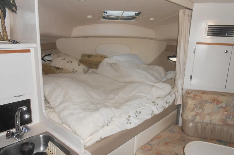 Slide: The Image of 1999 Bayliner 3055 Ciera cabin interior with bed, sink, and seating area. - 15