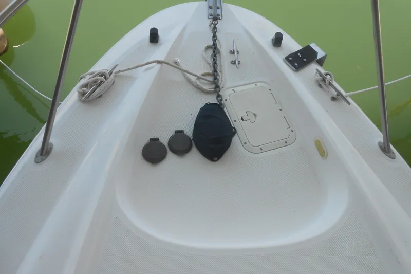 Slide: The Image of Bow deck of 1999 Bayliner 3055 Ciera with anchor chain and hatch. - 4