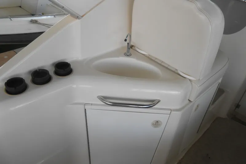 Slide: The Image of 1999 Bayliner 3055 Ciera boat interior with sink and cup holders. - 9