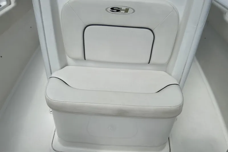 Slide: The Image of 2014 Sea Hunt Gamefish 27 boat seat with SH logo, white upholstery. - 19