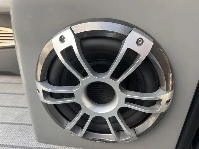 Slide: The Image of Avalon Excalibur Elite Windshield 25 FT 2023 - 14