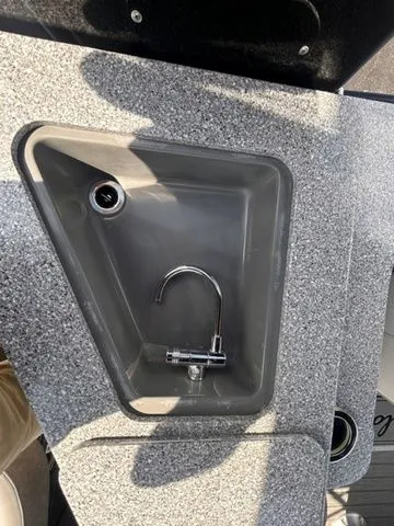 Slide: The Image of Avalon Excalibur Elite Windshield 25 FT 2023 - 15