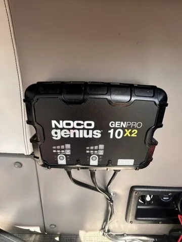 Slide: The Image of Avalon Excalibur Elite Windshield 25 FT 2023 - 16