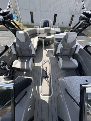 Slide: The Image of Avalon Excalibur Elite Windshield 25 FT 2023 - 3