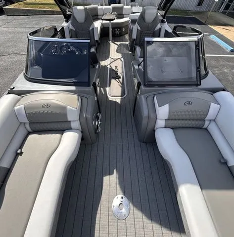 Slide: The Image of Avalon Excalibur Elite Windshield 25 FT 2023 - 4