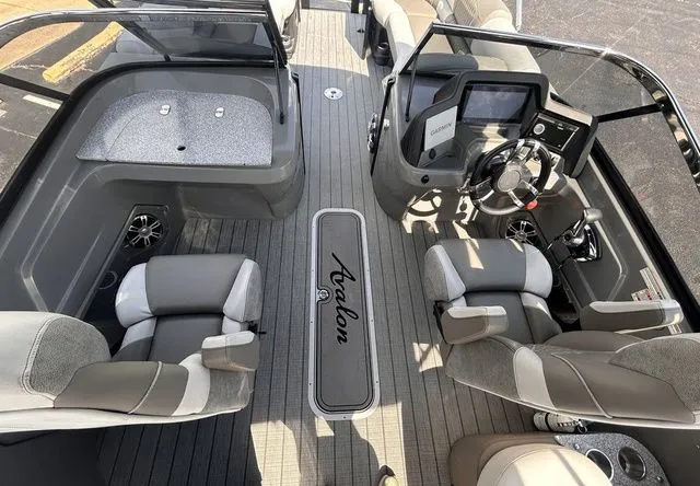 Slide: The Image of Avalon Excalibur Elite Windshield 25 FT 2023 - 6