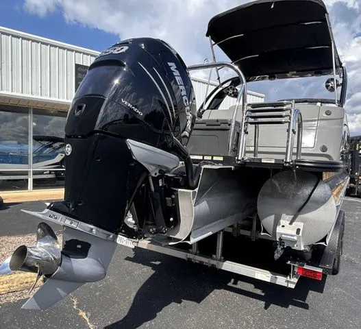 Slide: The Image of Avalon Excalibur Elite Windshield 25 FT 2023 - 8