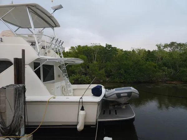 Slide: The Image of Hatteras 39 Convertible 1995 - 3