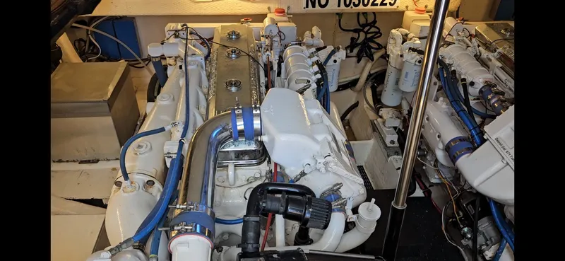 Slide: The Image of Hatteras 39 Convertible 1995 - 7