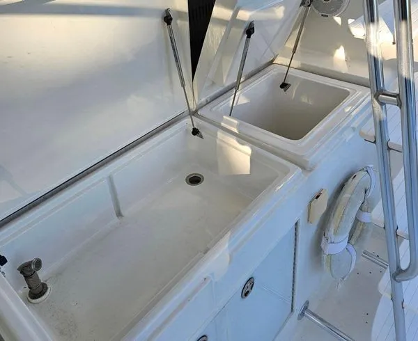 Slide: The Image of Hatteras 39 Convertible 1995 - 8