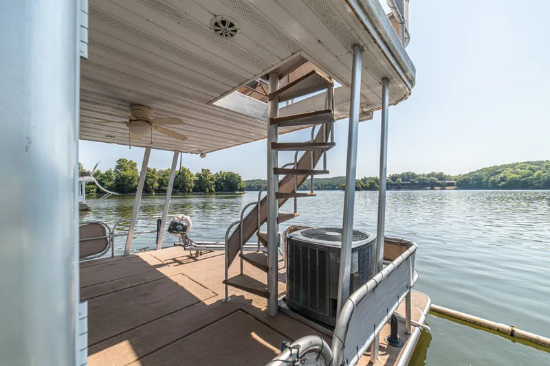 Slide: The Image of Sharpe 75' Houseboat 2001 - 17