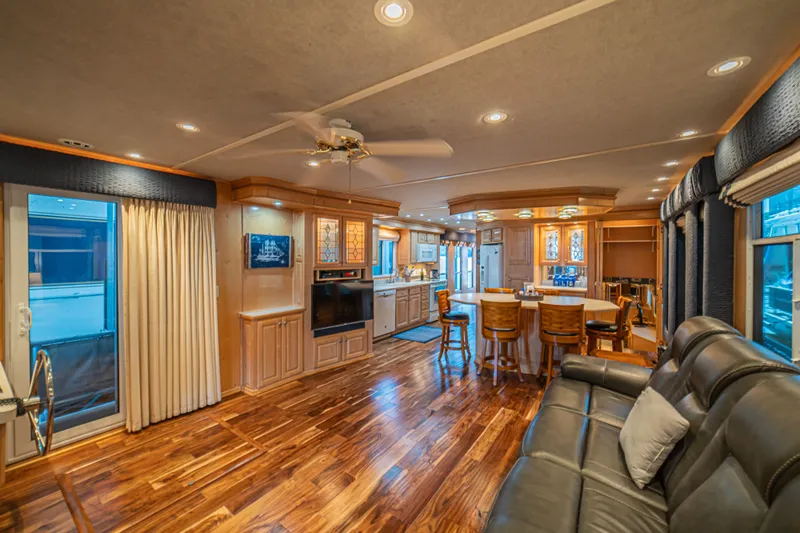 Slide: The Image of Sharpe 75' Houseboat 2001 - 41