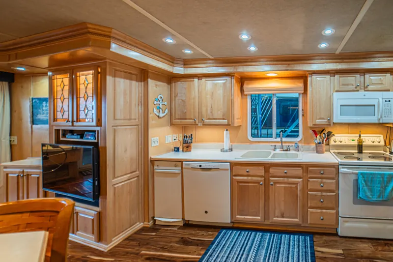 Slide: The Image of Sharpe 75' Houseboat 2001 - 47