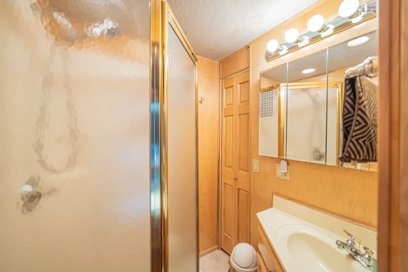 Slide: The Image of Sharpe 75' Houseboat 2001 - 62