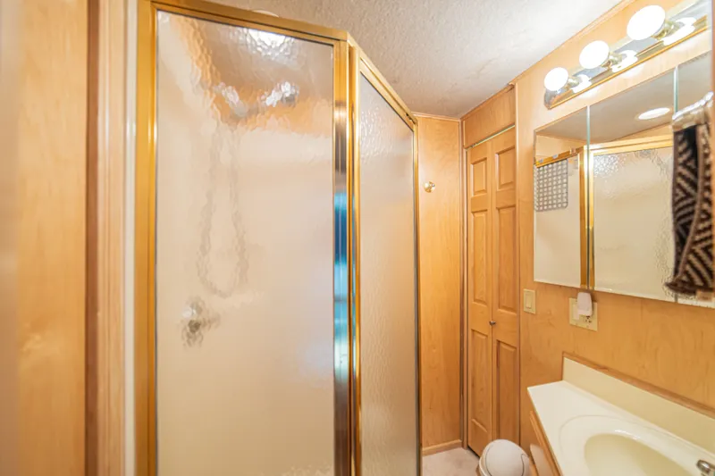 Slide: The Image of Sharpe 75' Houseboat 2001 - 65