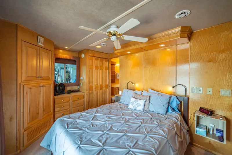 Slide: The Image of Sharpe 75' Houseboat 2001 - 67