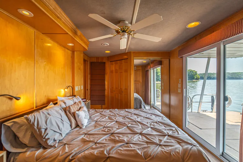 Slide: The Image of Sharpe 75' Houseboat 2001 - 68