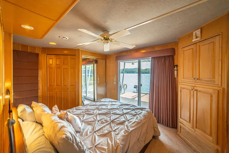 Slide: The Image of Sharpe 75' Houseboat 2001 - 69