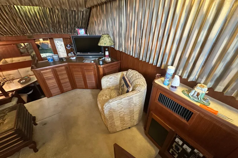 Slide: The Image of Interior of 1985 Chris-Craft 426 Catalina yacht with cozy seating and entertainment area. - 20