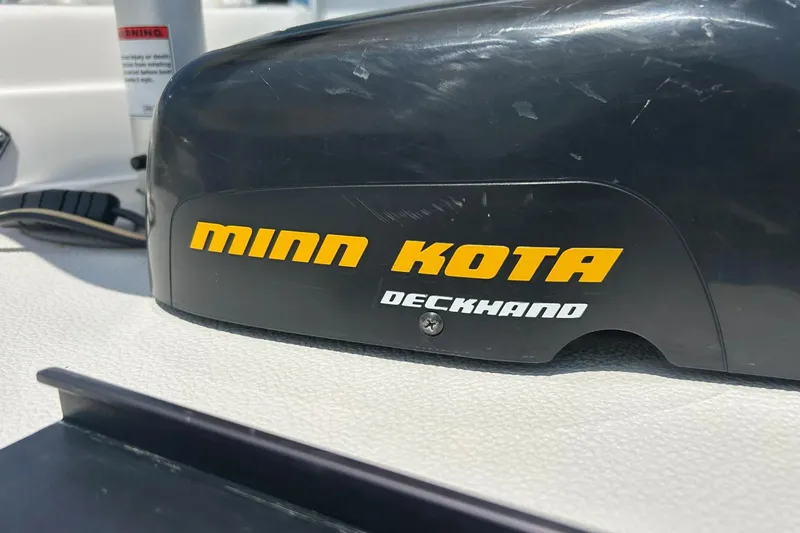 Slide: The Image of Minn Kota Deckhand on 2009 Starcraft Star Step boat, close-up view. - 3