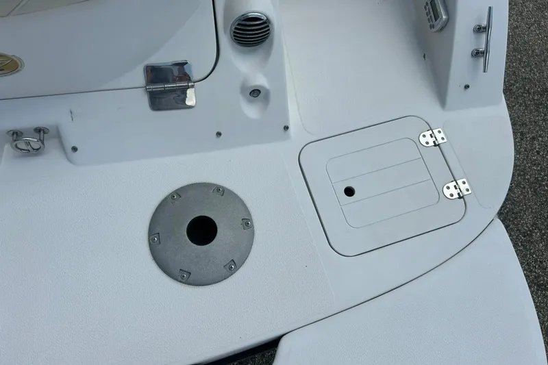 Slide: The Image of 2009 Starcraft Star Step boat deck with hatch and metal fittings. - 32