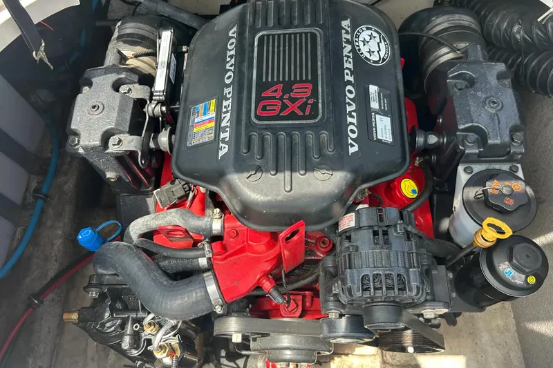Slide: The Image of Volvo Penta 4.3 GXI engine in 2009 Starcraft Star Step boat. - 34