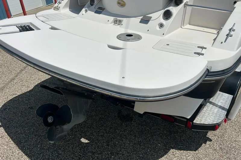 Slide: The Image of 2009 Starcraft Star Step boat stern with propeller and swim platform. - 6