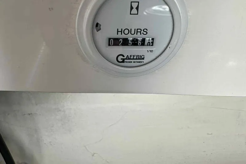 Slide: The Image of Hour meter reading 256.5 on 1997 Fountain 29 Fever boat. - 15